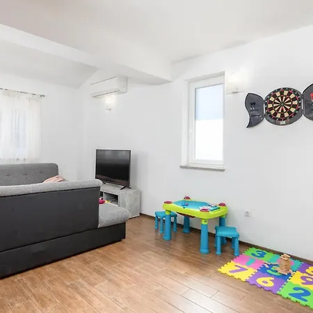 Holiday home 4 Bedroom Awesome In
