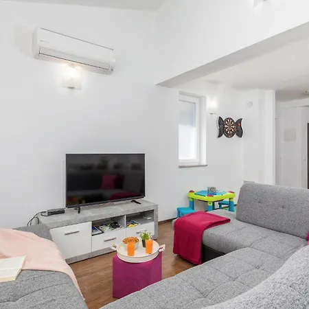 4 Bedroom Awesome In *