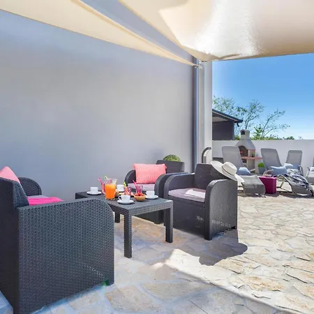 4 Bedroom Awesome In Ferienhaus Valtura