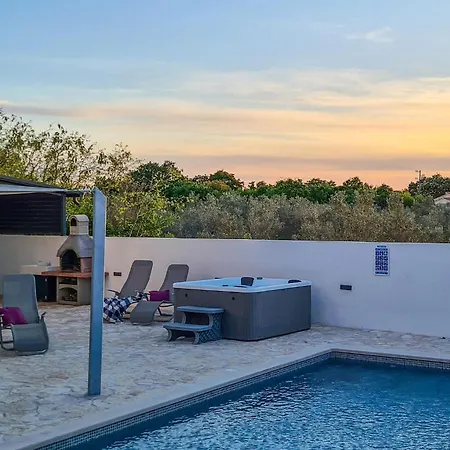 Holiday home 4 Bedroom Awesome In *