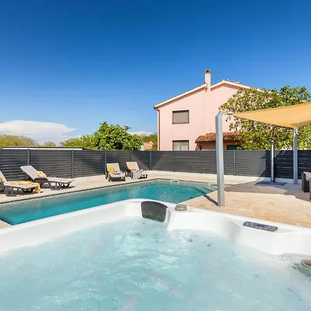 4 Bedroom Awesome In *