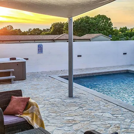 Holiday home 4 Bedroom Awesome In *