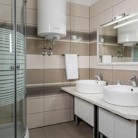 4 Bedroom Awesome In Holiday home Valtura